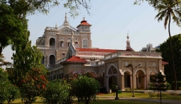 cab for pune city tour aga khan palace